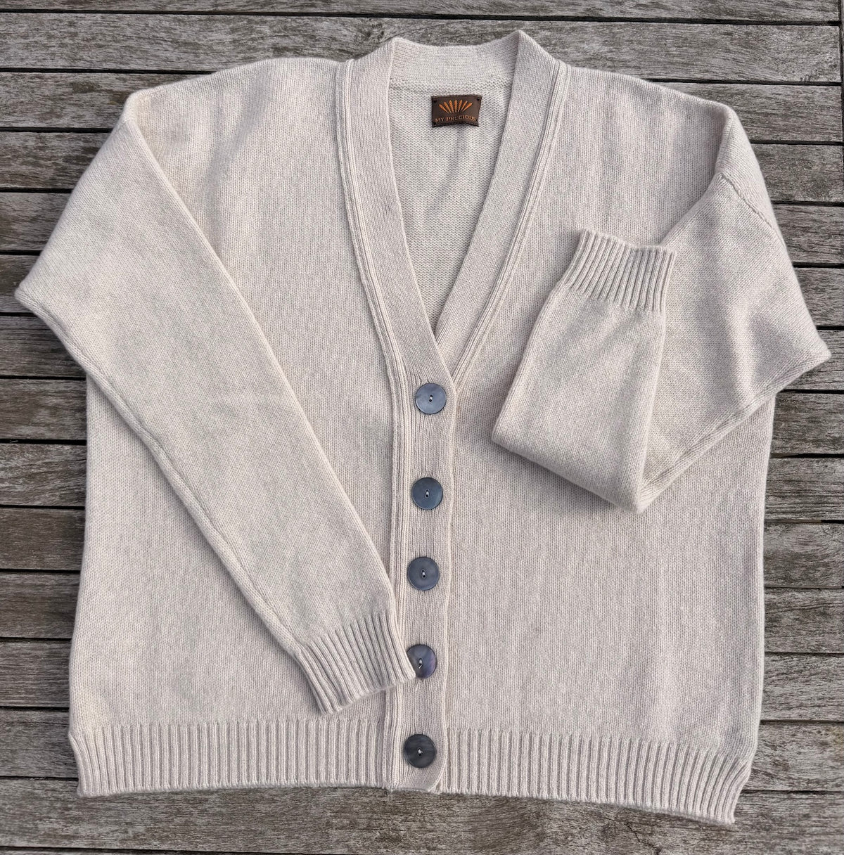 ELENA Geelong cardigan with V neck