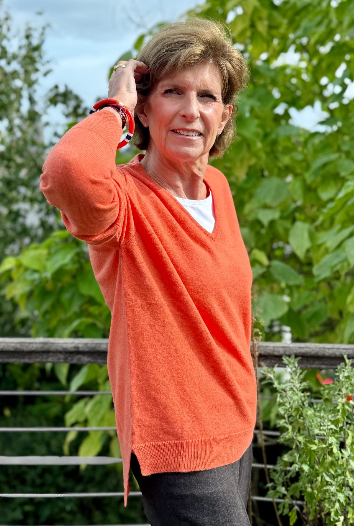 JULIE Vee neck cashmere sweater