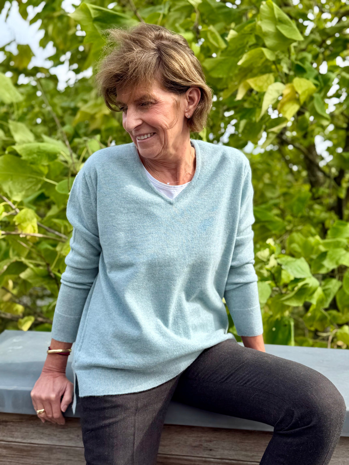 JULIE Vee neck cashmere sweater