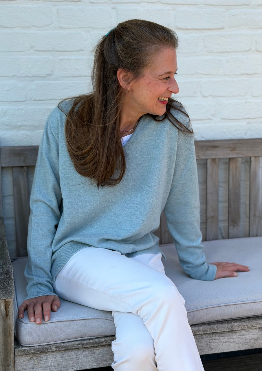 JULIE Vee neck cashmere sweater